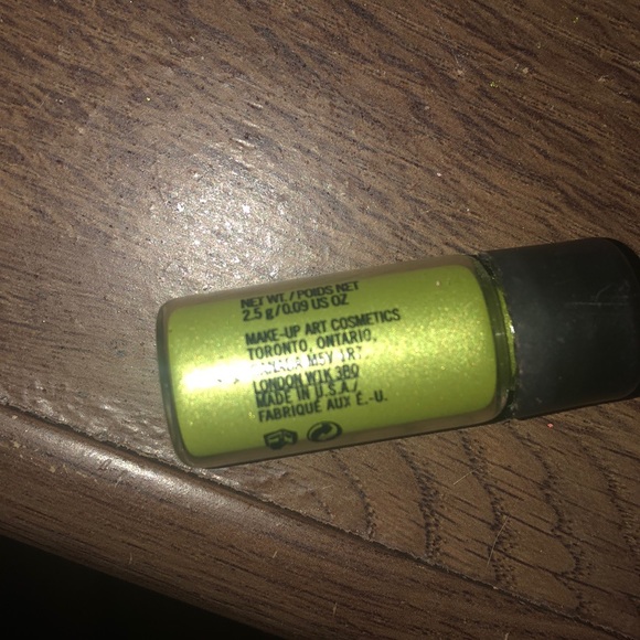 Mac loose pigment green shimmer eyeshadow - Picture 3 of 3